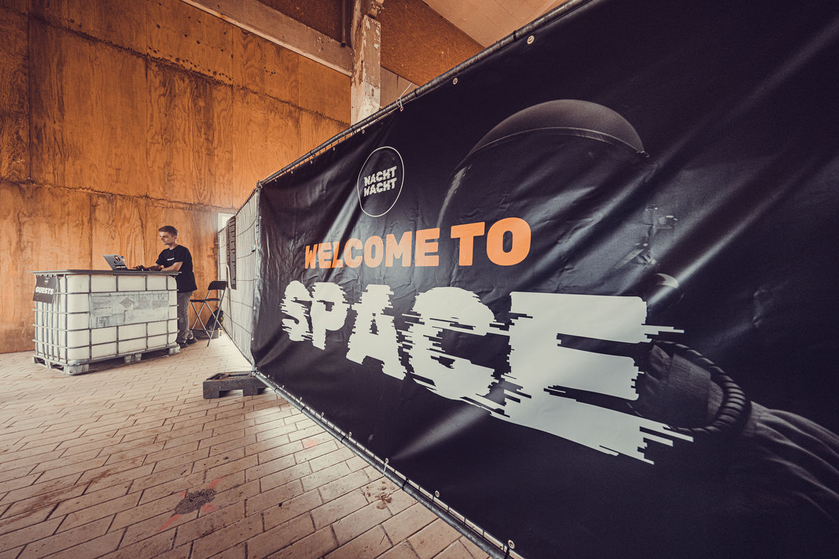 Loading... just a sec